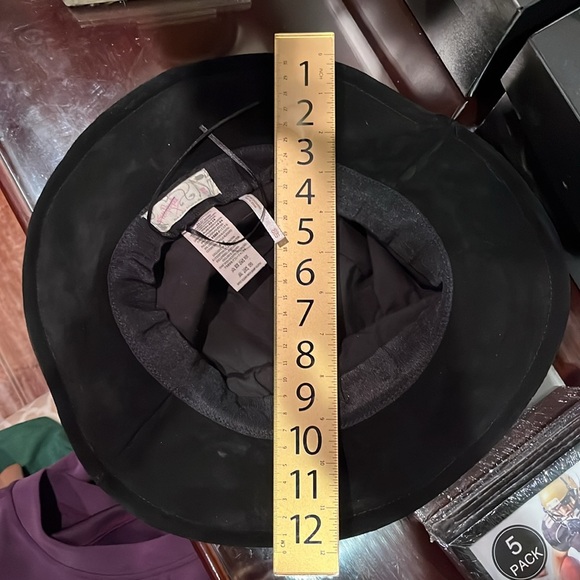 Free People black suede hat. - Picture 4 of 4